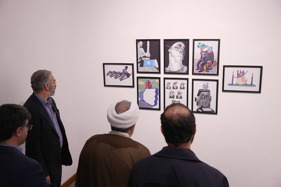 بازدید رئیس سازمان فرهنگ و ارتباطات اسلامی از نمایشگاه کارتون و کاریکاتور آمریکای لاتین/ ایمانی‌پور: برگزاری این نمایشگاه اقدام هوشمندانه‌ای است که با زبانی گویا جنایات رژیم صهیونیستی را نشان می‌دهد