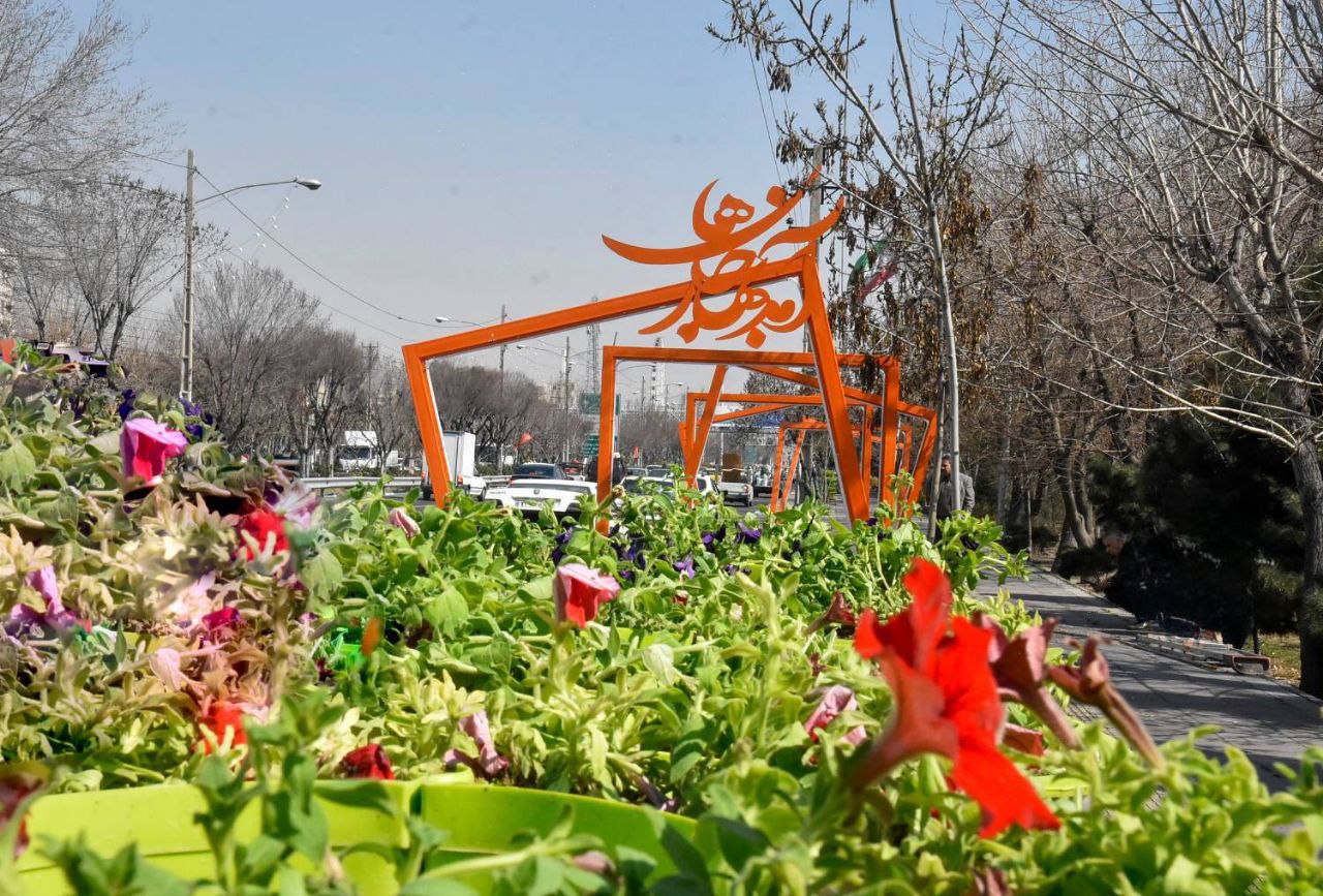 نصب المان های نوروزی در آستانه استقبال از بهار